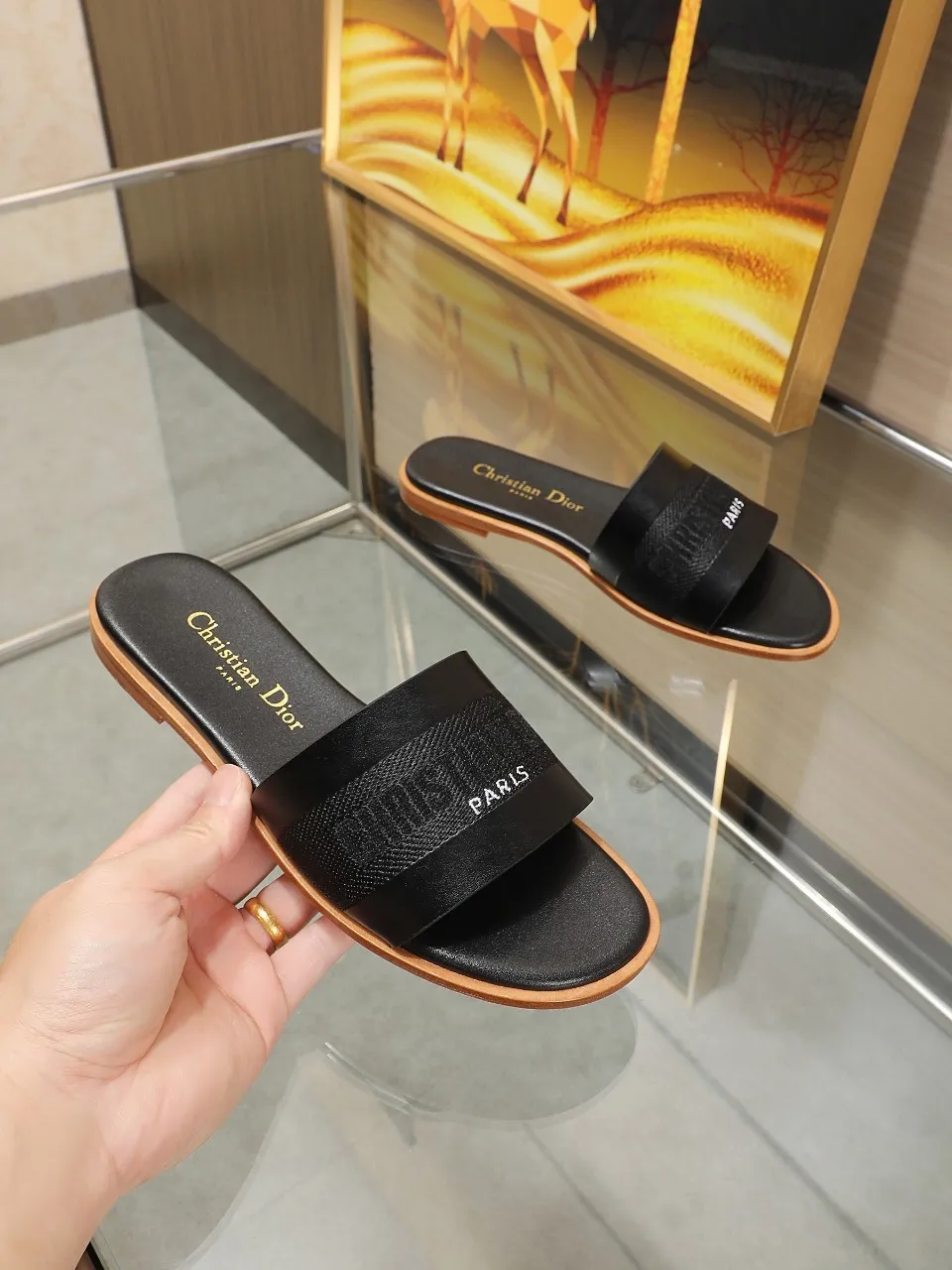 👟👟Ex-factory price 340👟👟 Dior flat slippers, leather upper with electric embroidery weaving, embroidered letters, and sheepskin lining. Leather outsole, size: 35-42
